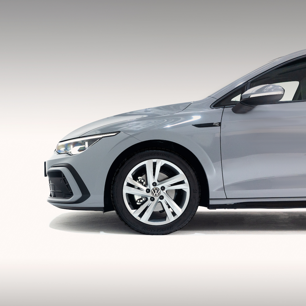 The Queue for the Volkswagen Mk8 Golf R-Line Starts Now - Motoqar