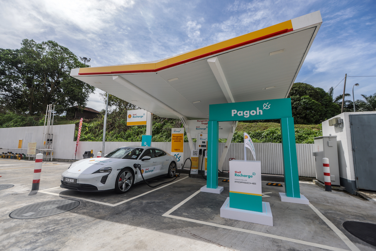 Porsche Taycan recharging at the Pagoh Shell Recharge HPC