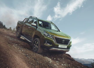 Peugeot Landtrek 4X4 truck introduced, check out that interior! Peugeot Landtrek pickup truck introduced, check out that interior!