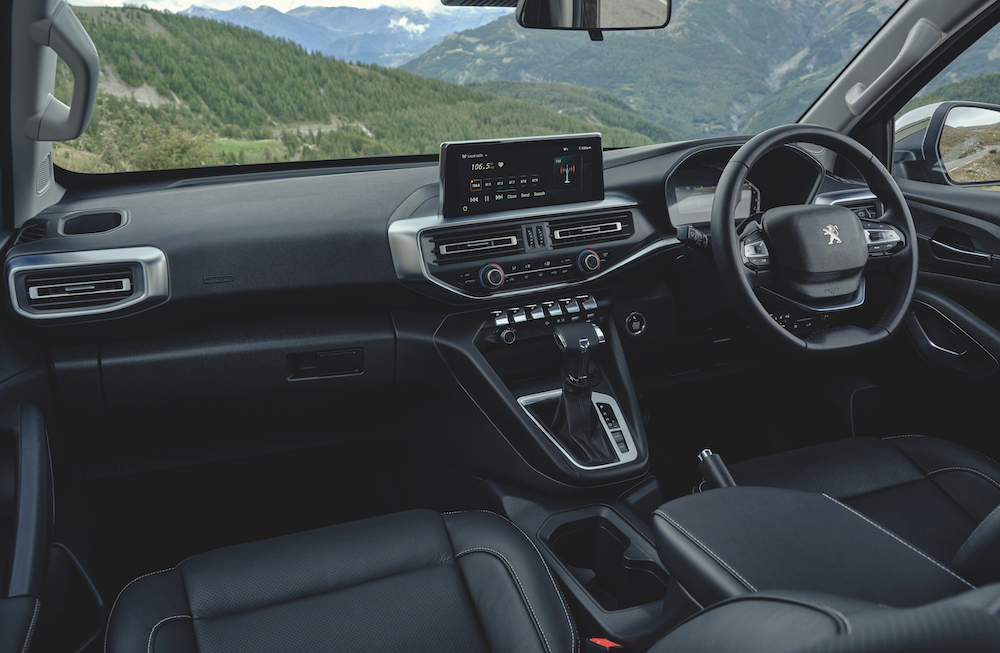 Peugeot Landtrek pickup truck introduced, check out that interior!