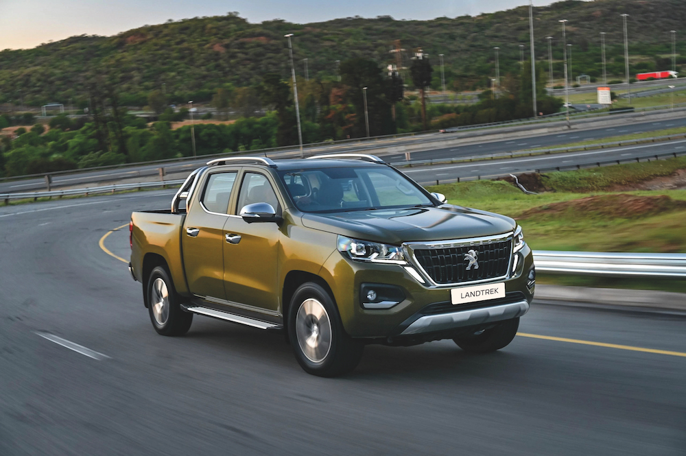 Peugeot Landtrek pickup truck introduced, check out that interior!