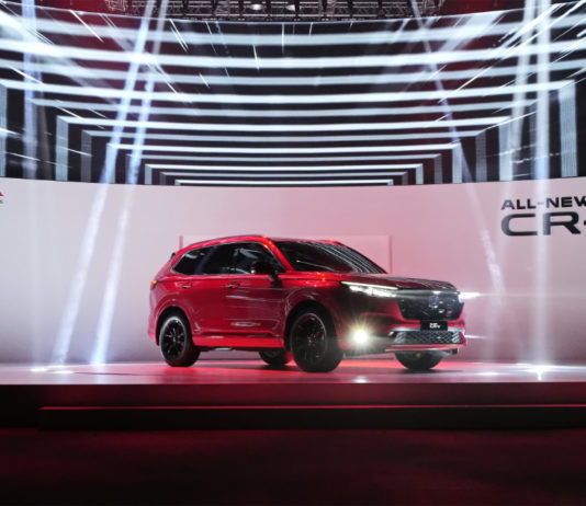 Honda CR-V e:HEV SUV introduced but you can’t buy it yet Honda CR-V e:HEV RS exterior
