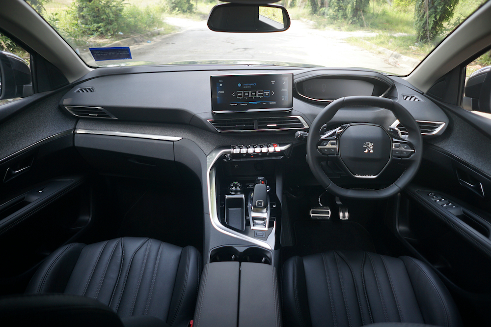 PEUGEOT 5008 interior displays the multi-tiered dashboard and well-designed cockpit.