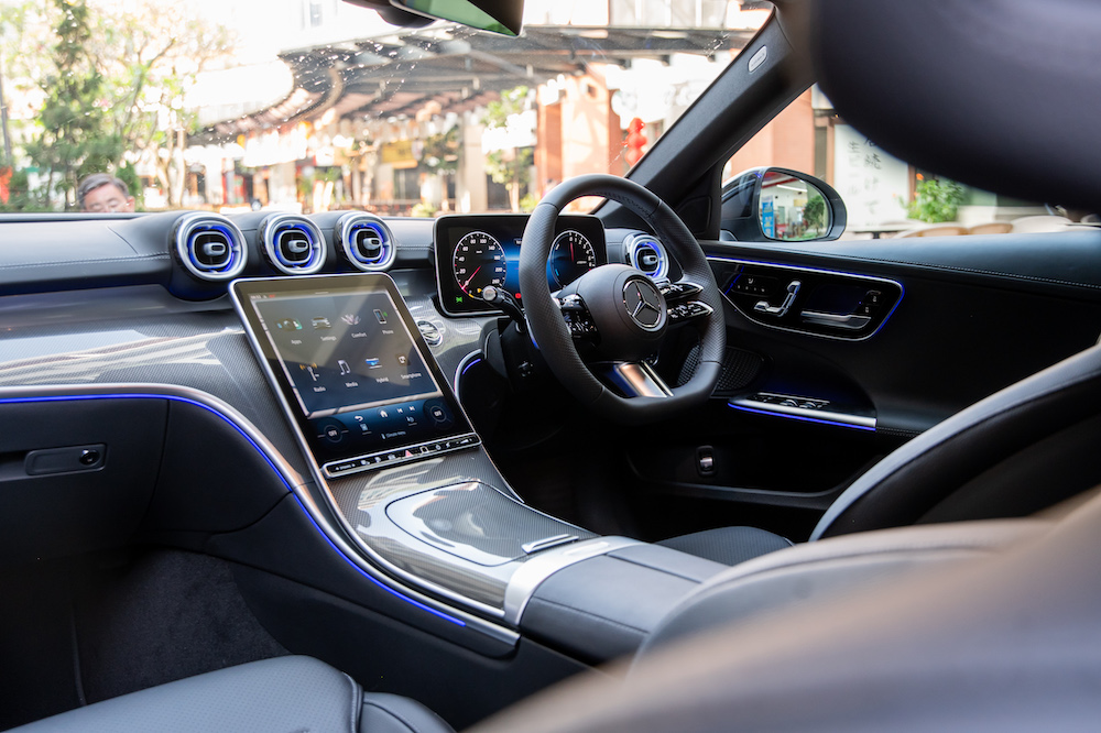 Mercedes-Benz C350e interior