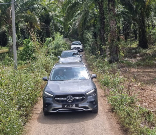 Mercedes-Benz Malaysia and ECOMY donates solar lights to Orang Asli Mercedes-Benz Malaysia and ECOMY with Orang Asli communities