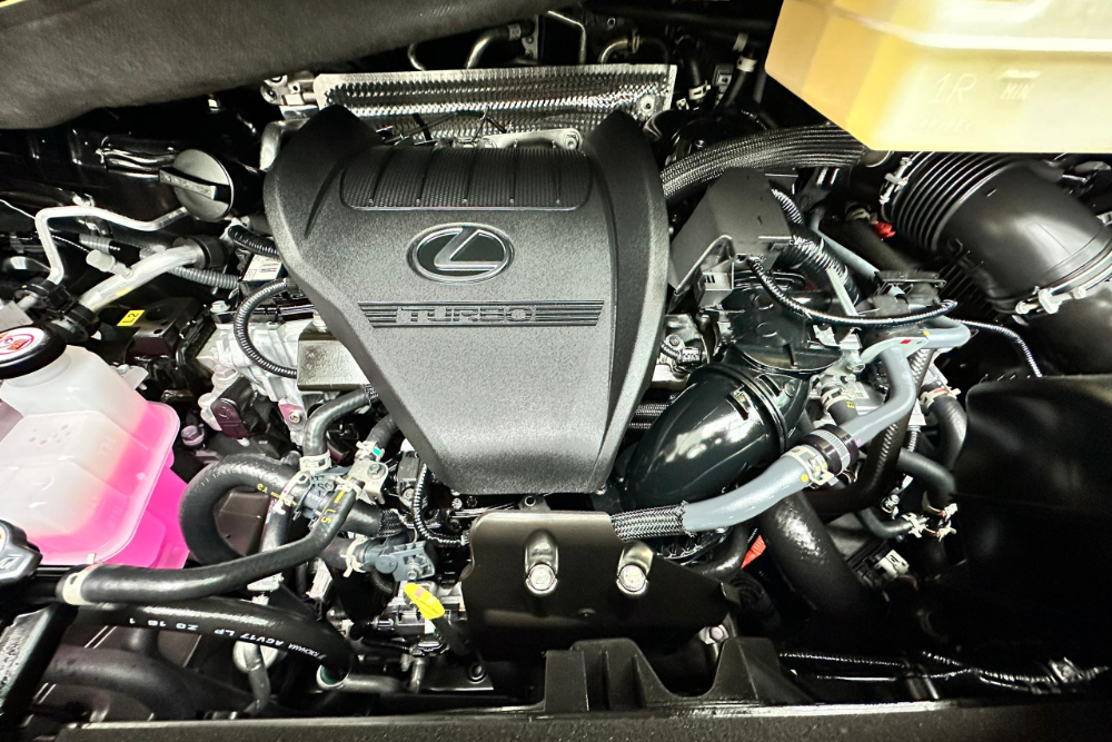 Lexus LM500h Engine