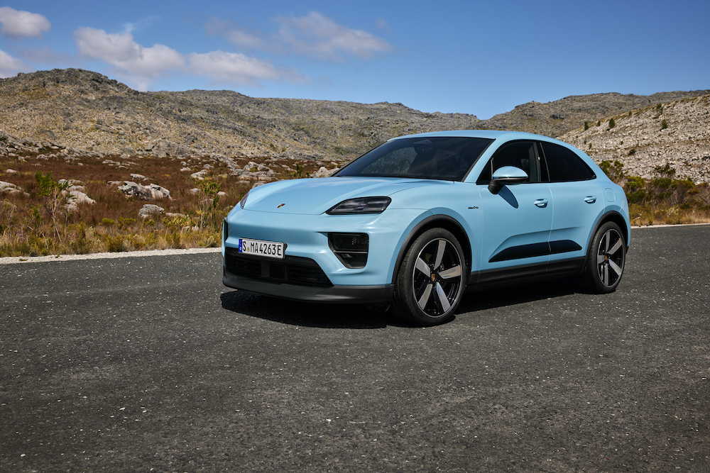 Porsche Macan and Porsche Macan 4S added