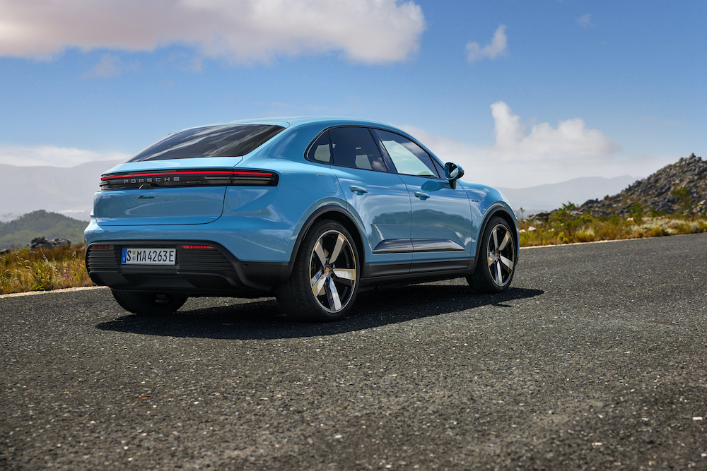 Porsche Macan and Porsche Macan 4S added